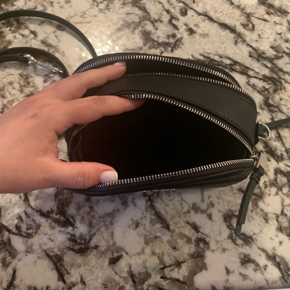 NEW Calvin Klein Crossbody, Removable/Adjustable Strap - Picture 4 of 15